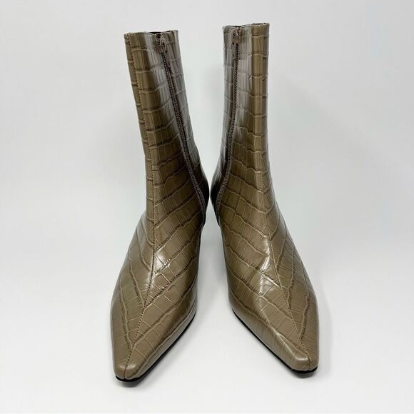 Intentionally Blank Main Character Bootie NEW! - Picture 4 of 9